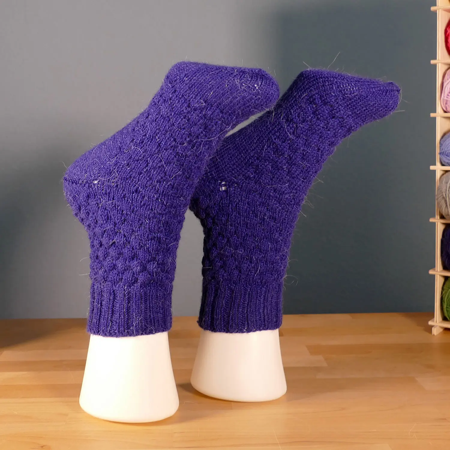 edelweiss-blaubeere-1-1x1 Strickset: Fruity Socks Blaubeere (Kremke)