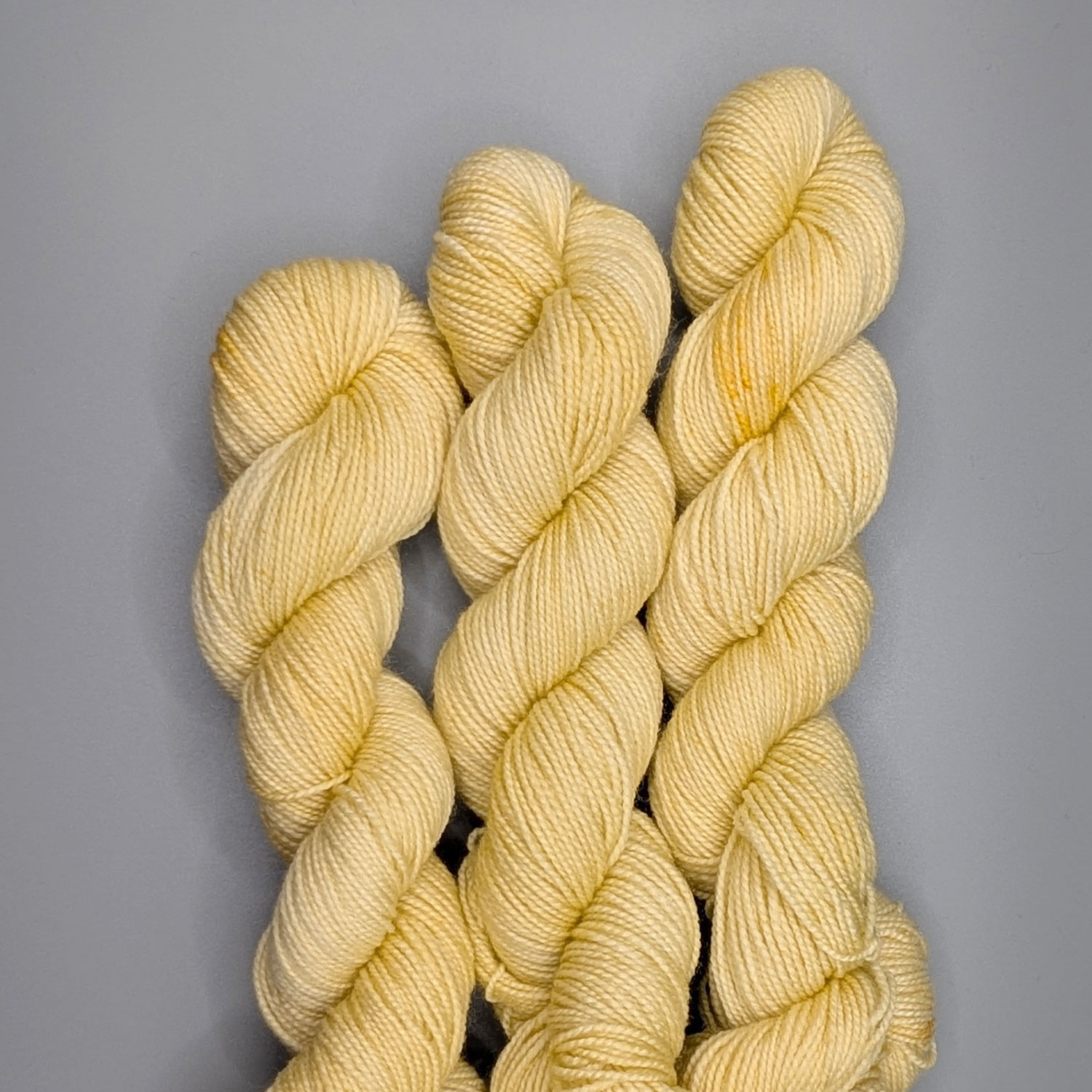 wolldackel-pure50-45-buttercup-1