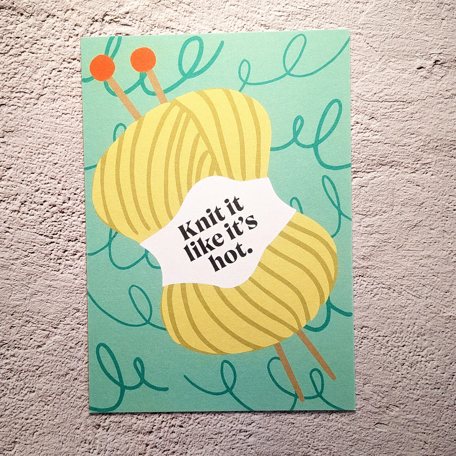 Postkarte Knit it (Family Tree Studio) Postkarte Knit it mit Aufdruck "Knit is like it's hot"