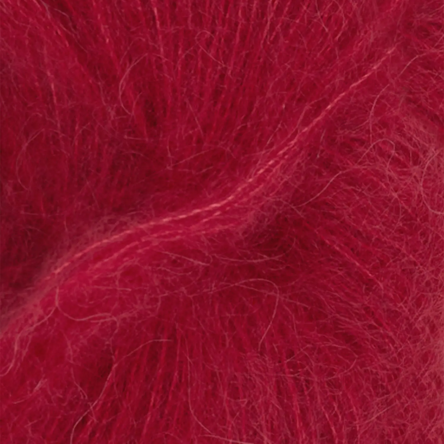 4236 deep red (Sandnes Garn Tynn Silk Mohair) - Detailansicht