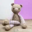 hardicraft-tess-bear-1 Tess Bär - Strickset (Hardicraft)